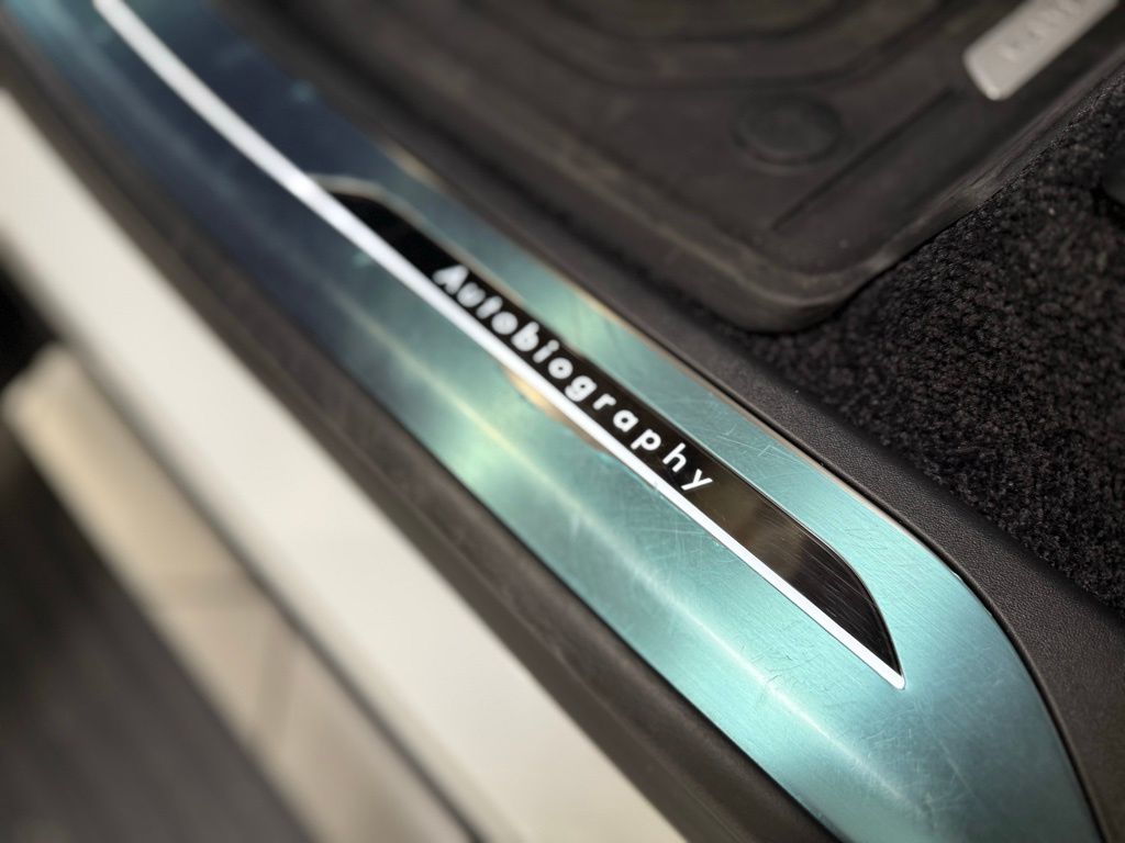 2025 Land Rover Range Rover Autobiography photo 28