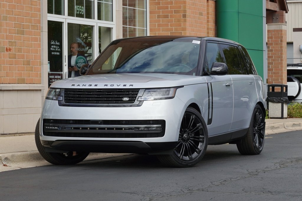 2025 Land Rover Range Rover SE's photo
