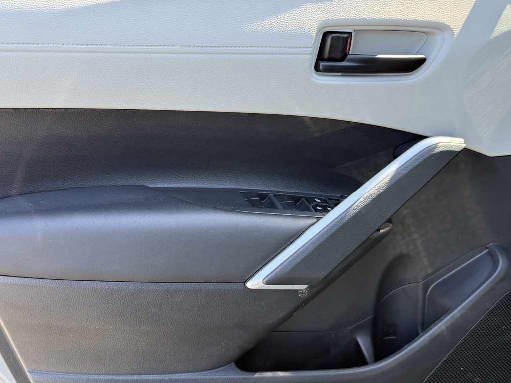 2023 Toyota Corolla Cross LE photo 14