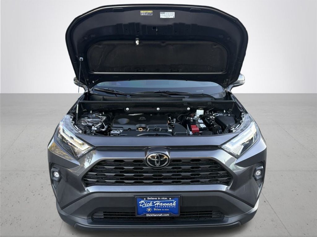 2022 Toyota RAV4 XLE Premium photo 4