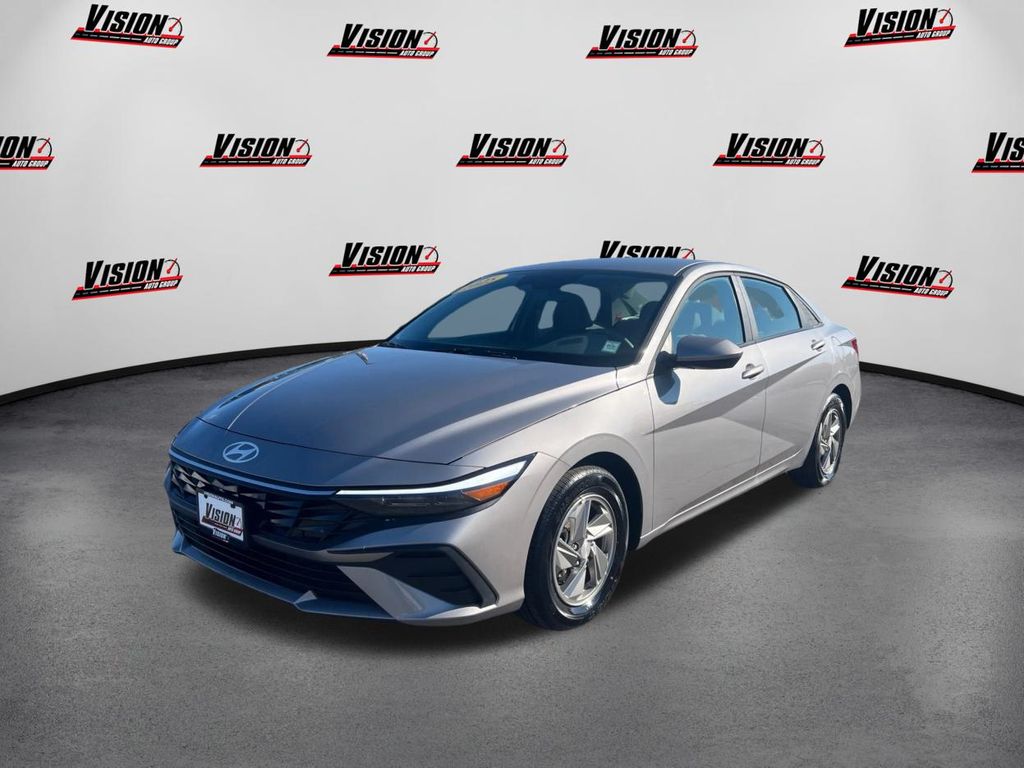 2025 Hyundai Elantra SE's photo
