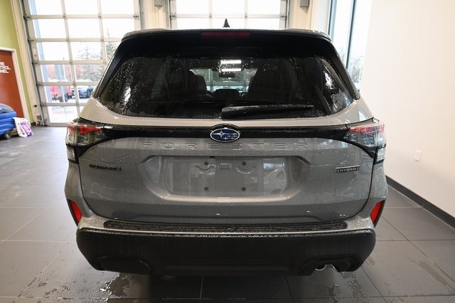 2025 Subaru Forester Touring photo 4