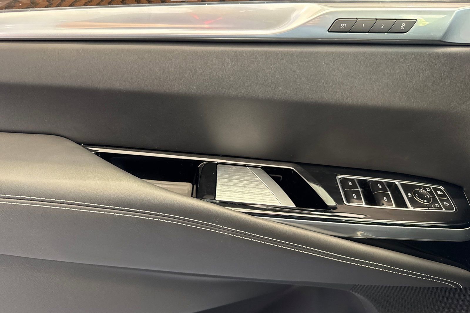 2025 Cadillac Escalade ESV Sport Platinum photo 10