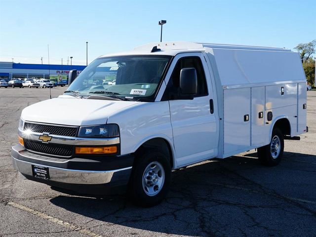 2025 Chevrolet Express Cutaway Base's photo