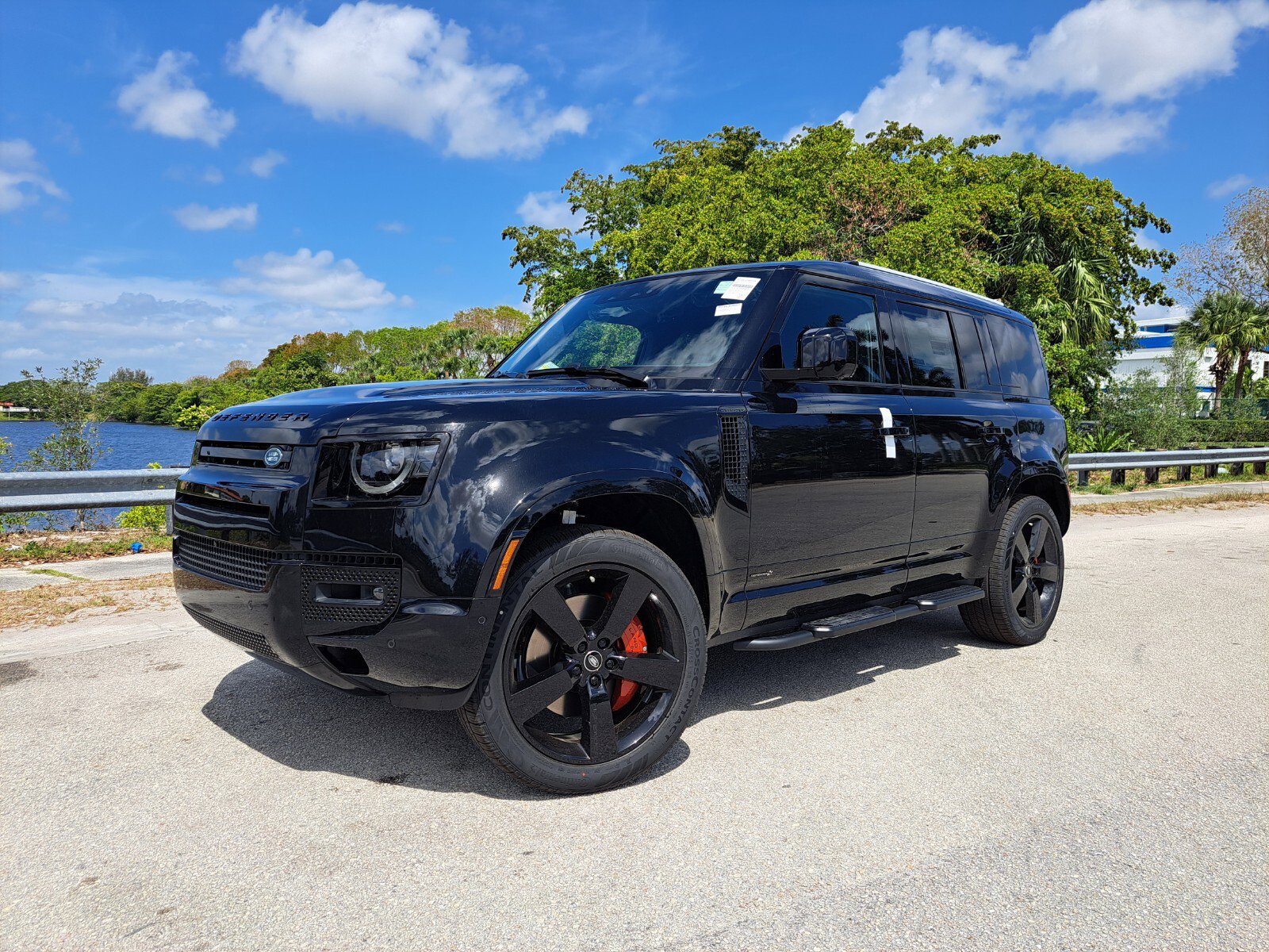 2025 Land Rover Defender X's photo