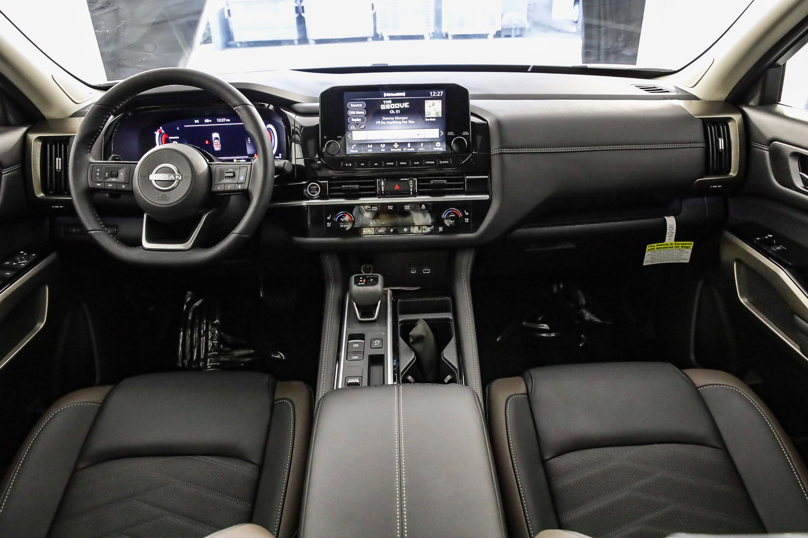 2025 Nissan Pathfinder Platinum photo 14