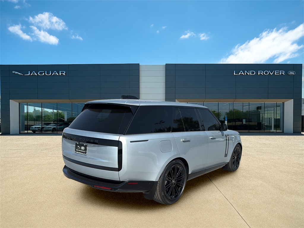 2025 Land Rover Range Rover SE photo 3