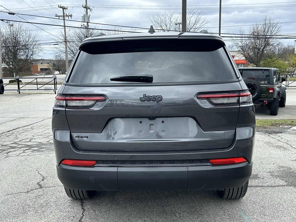 2025 Jeep Grand Cherokee Limited photo 4
