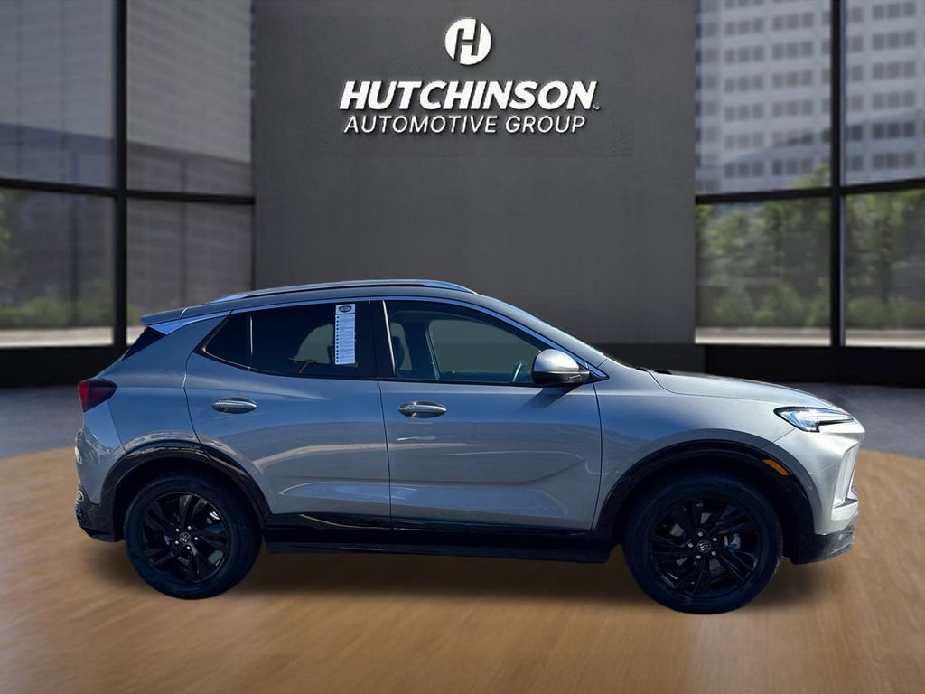 2024 Buick Encore GX Sport Touring photo 2