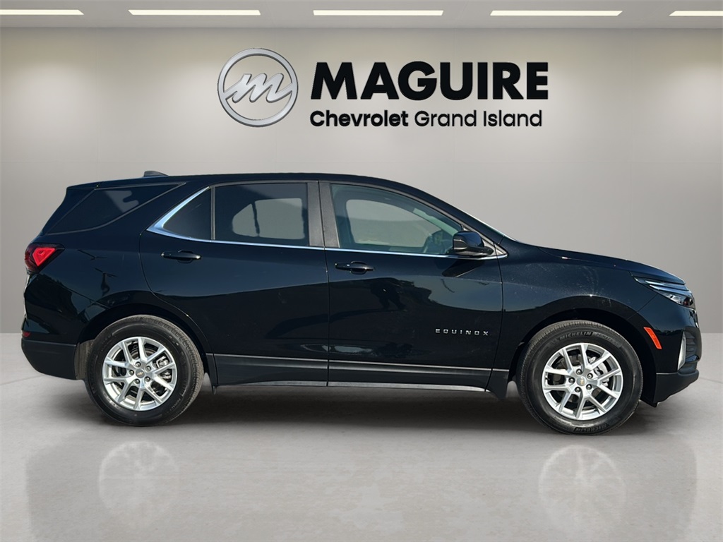 2022 Chevrolet Equinox LT photo 2