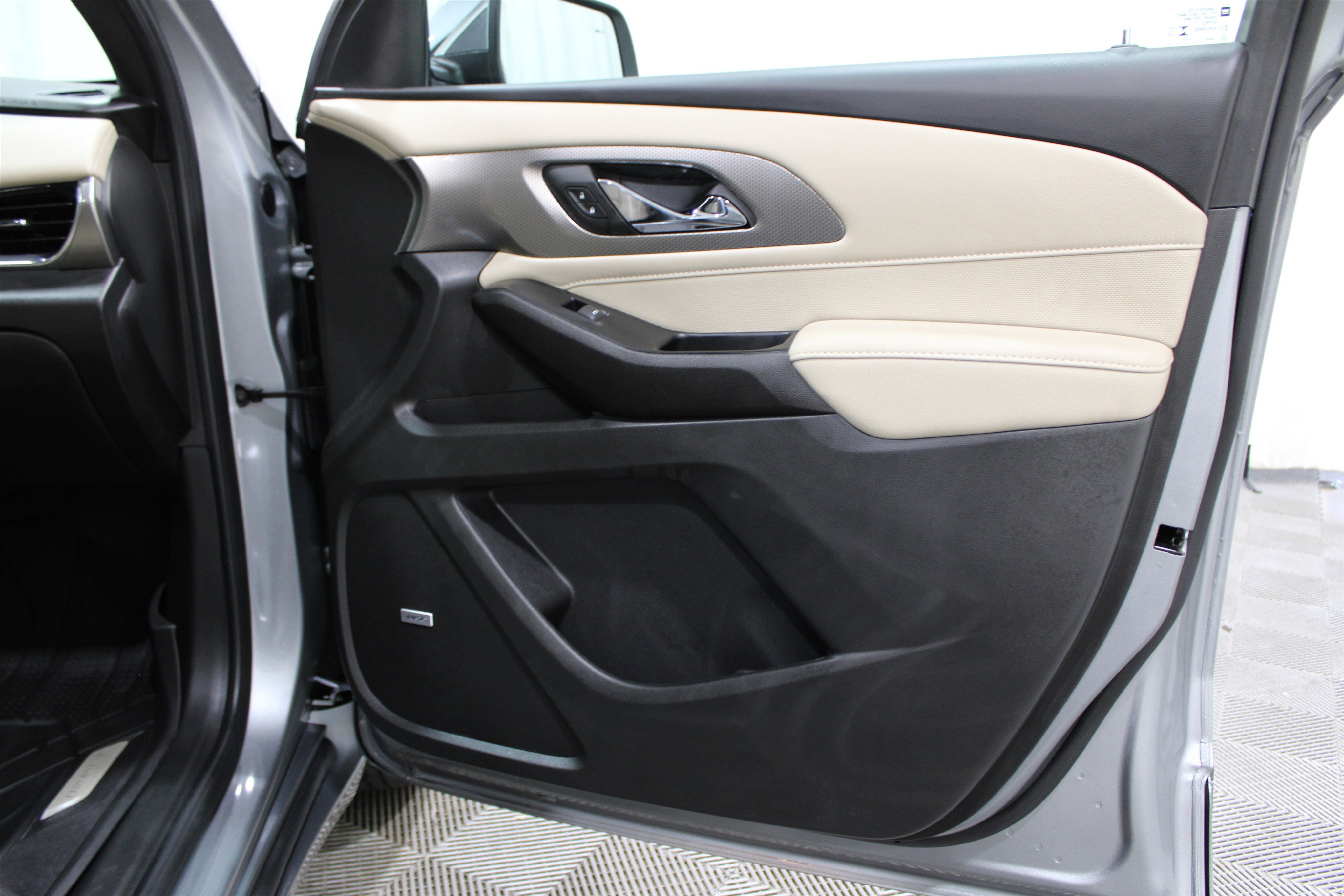 2023 Chevrolet Traverse Premier photo 24