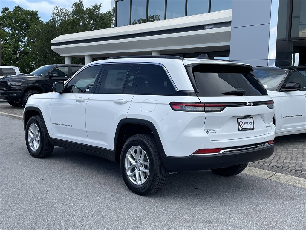 2025 Jeep Grand Cherokee Laredo X photo 2