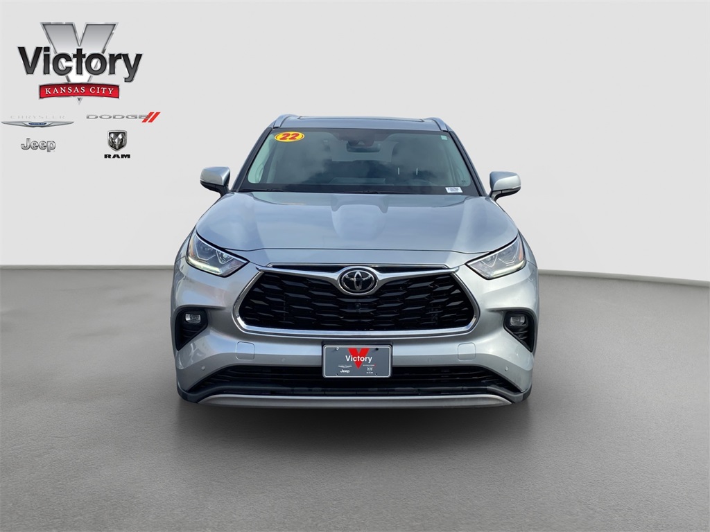 Used 2022 Toyota Highlander Platinum with VIN 5TDFZRBH5NS165960 for sale in Kansas City