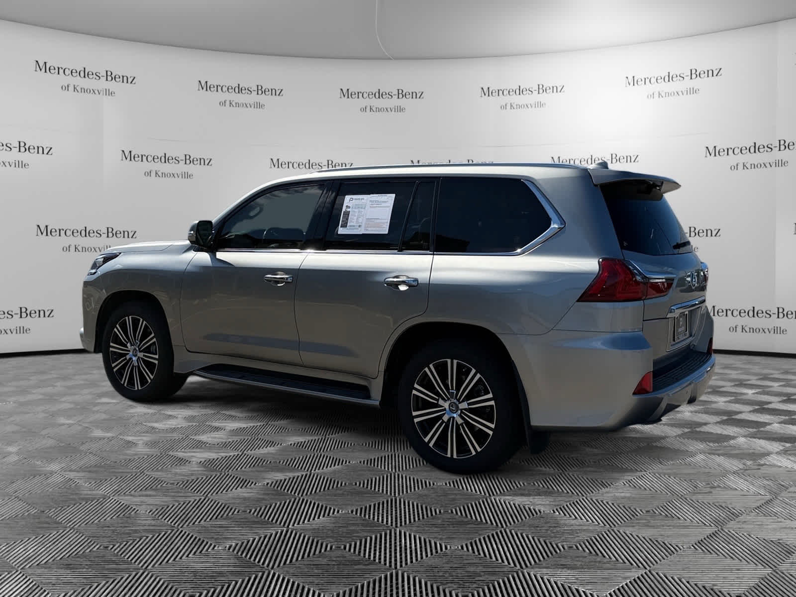 2021 Lexus LX 570 photo 3