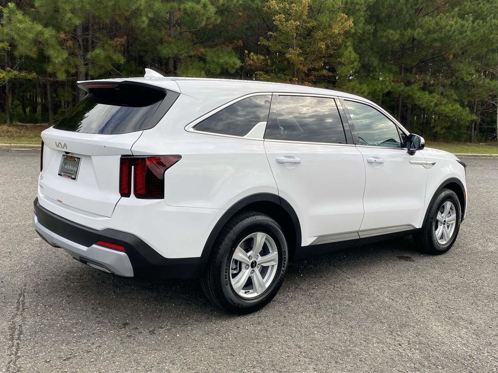 2026 Kia Sorento LX photo 4