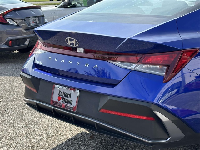 2024 Hyundai Elantra SEL photo 9
