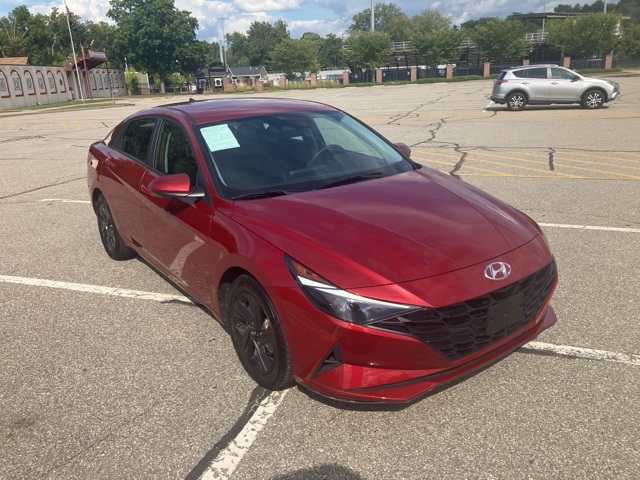 2023 Hyundai Elantra SEL photo 3