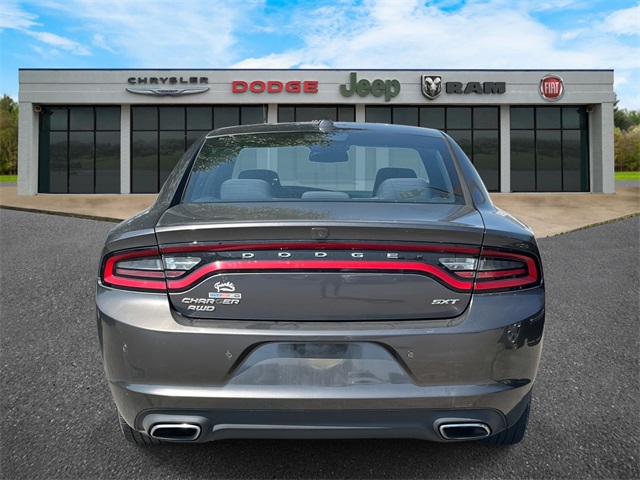 2015 Dodge Charger SXT photo 3