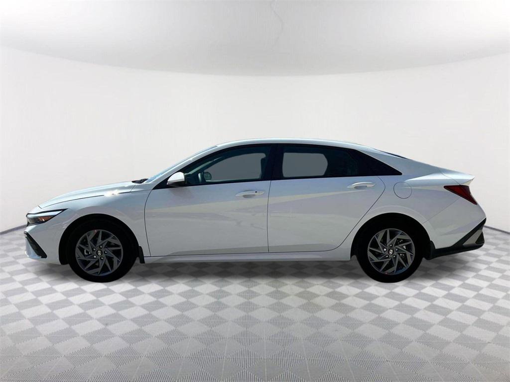 2025 Hyundai Elantra Hybrid Blue photo 3