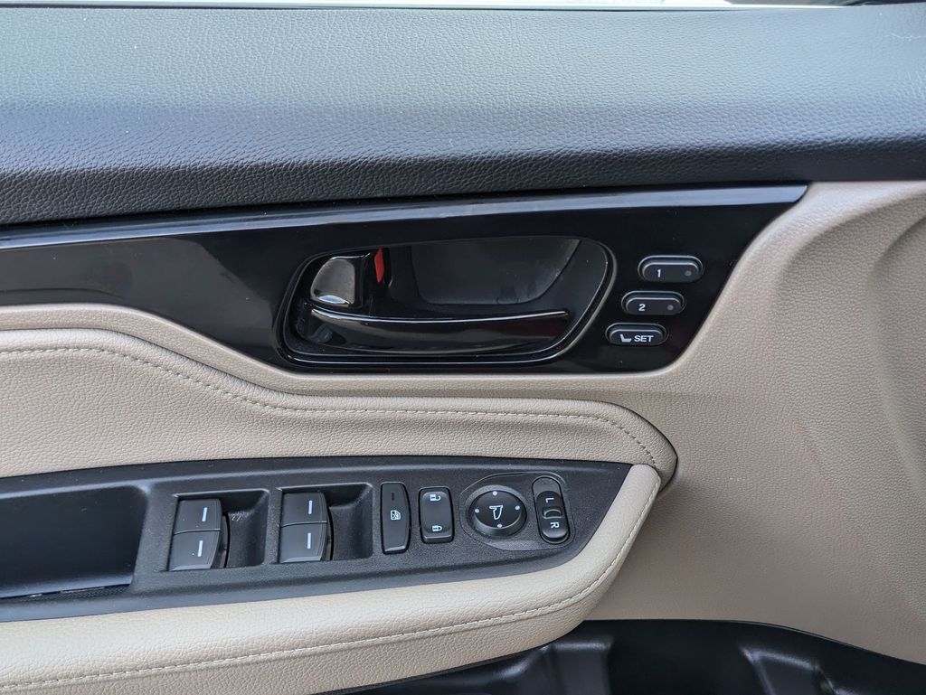2022 Honda Odyssey Touring photo 9