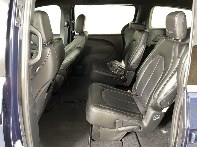 2025 Chrysler Pacifica photo 38