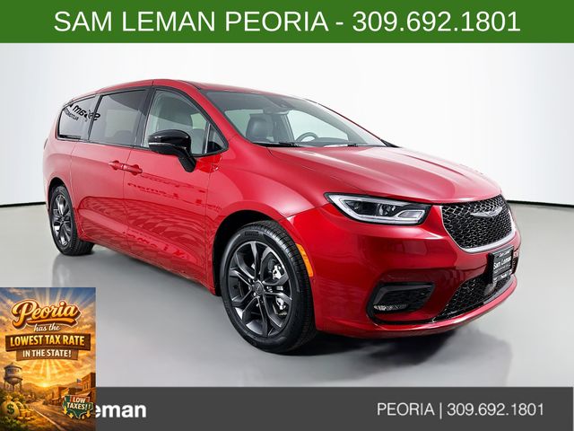 2026 Chrysler Pacifica Select's photo