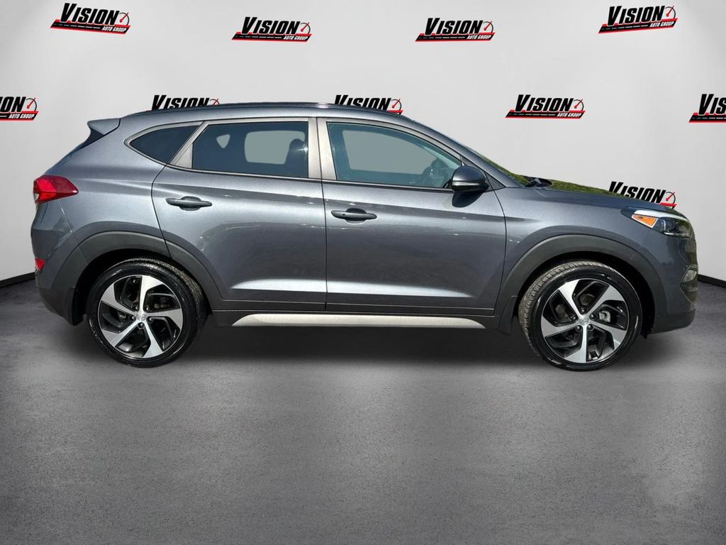 2017 Hyundai Tucson Value photo 4
