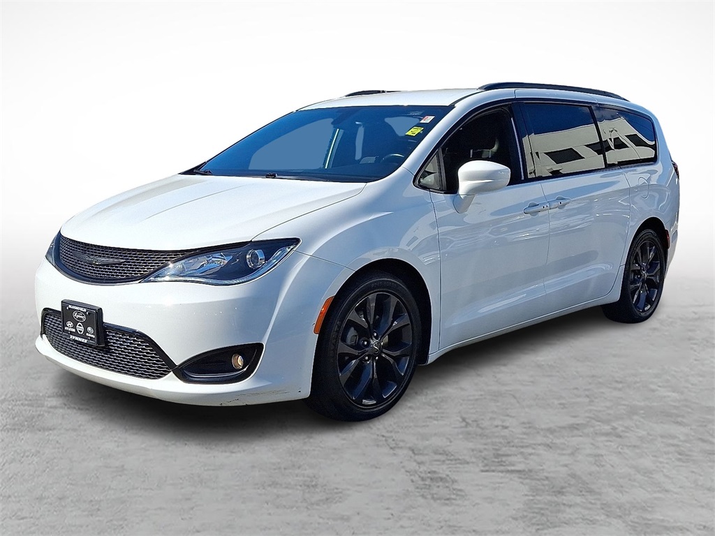 2018 Chrysler Pacifica Touring Plus photo 5