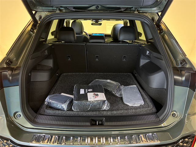 2025 Volkswagen Tiguan SE R-Line Black photo 4