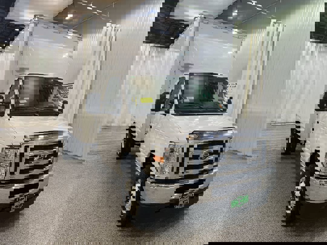 2025 Ford E-Series Cutaway Base's photo