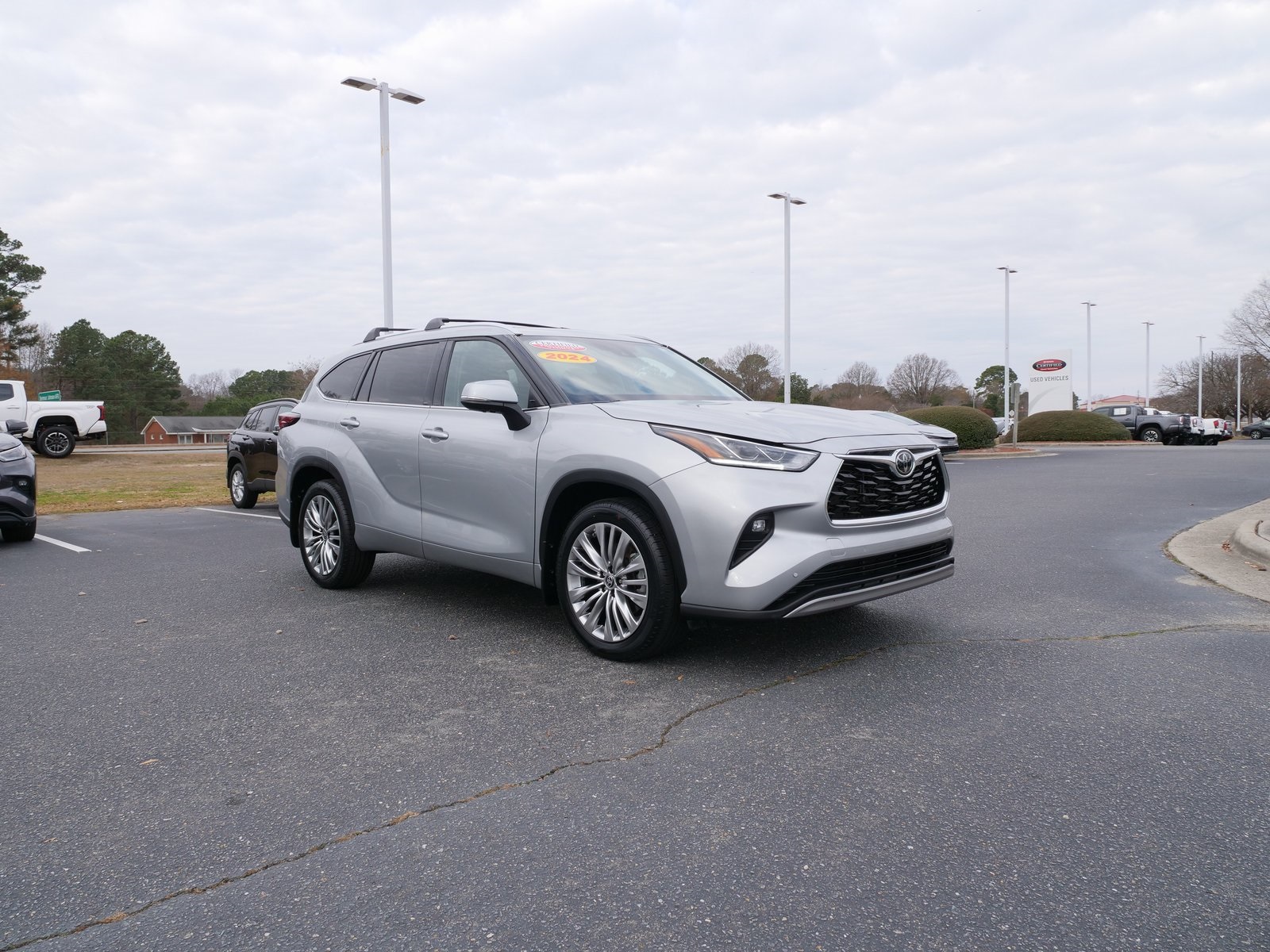 2024 Toyota Highlander Platinum's photo