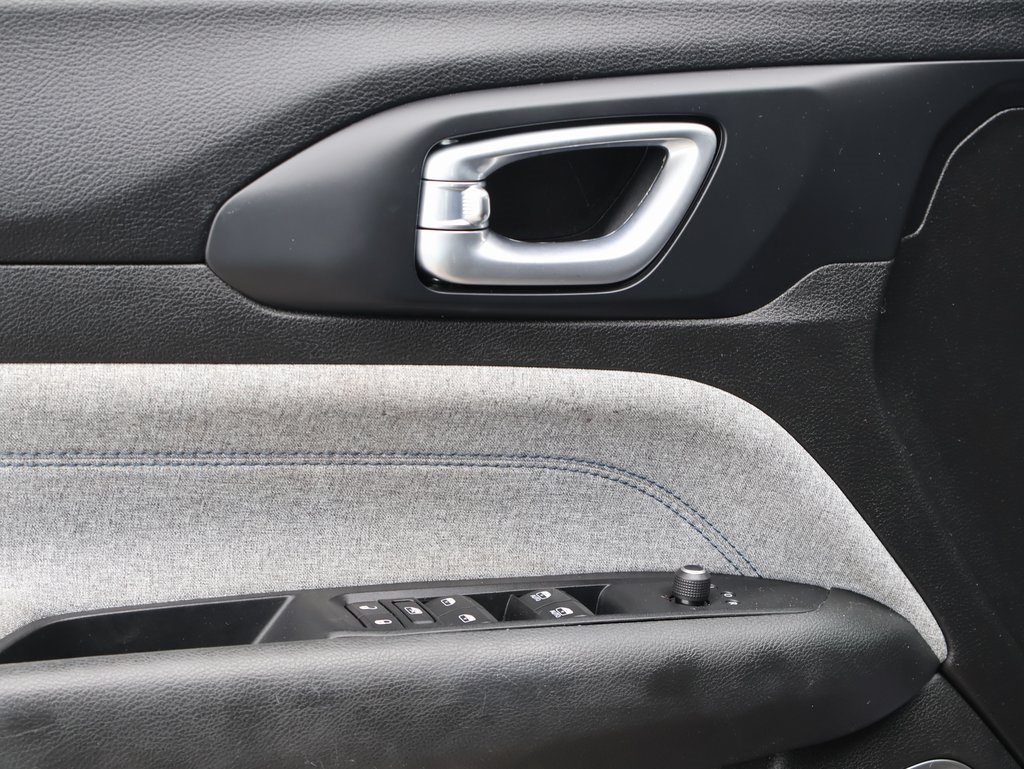 2022 Jeep Compass Latitude photo 22
