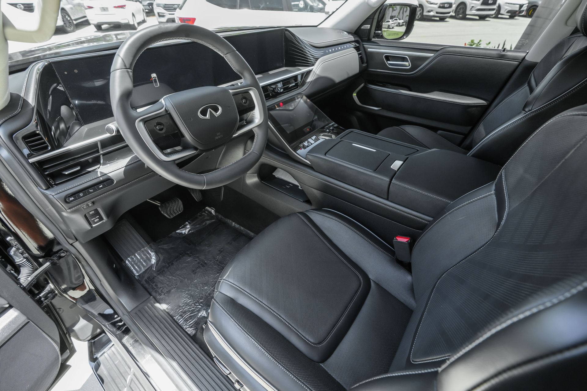 2025 Infiniti QX80 Luxe photo 3