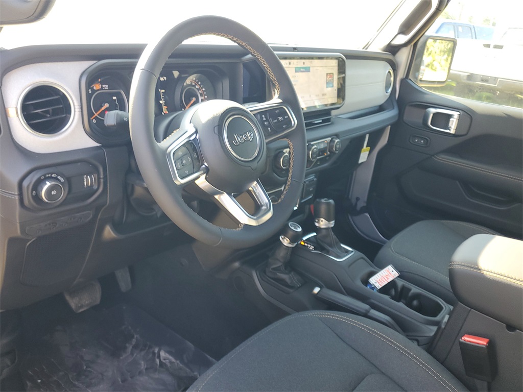 2024 Jeep Wrangler Sahara photo 11