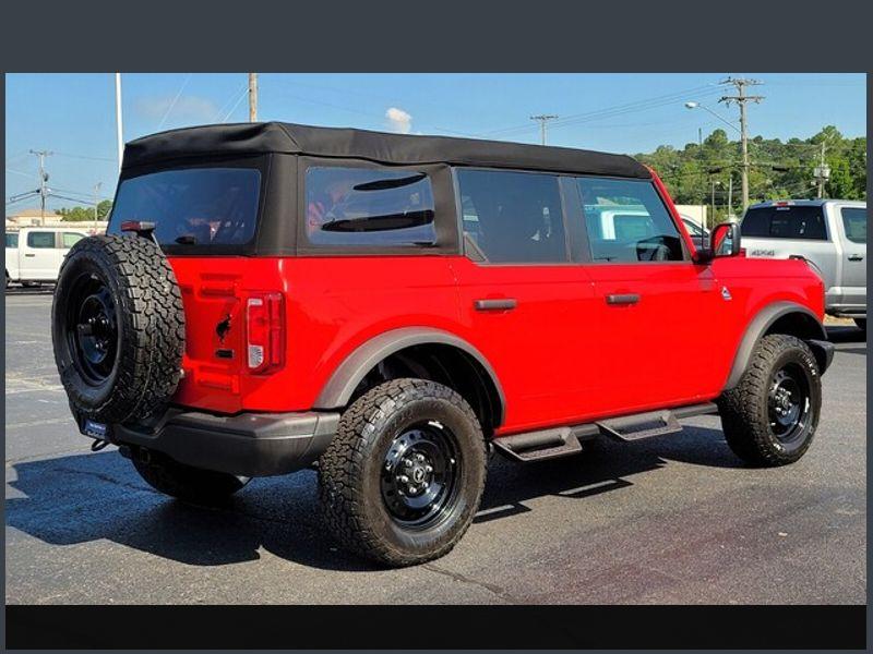 2023 Ford Bronco Black Diamond photo 3