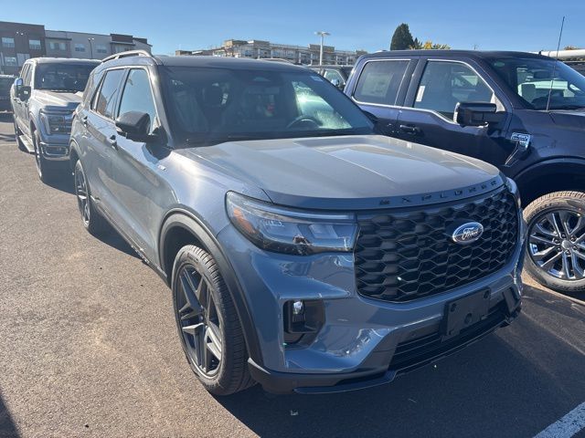 2026 Ford Explorer ST-LINE's photo