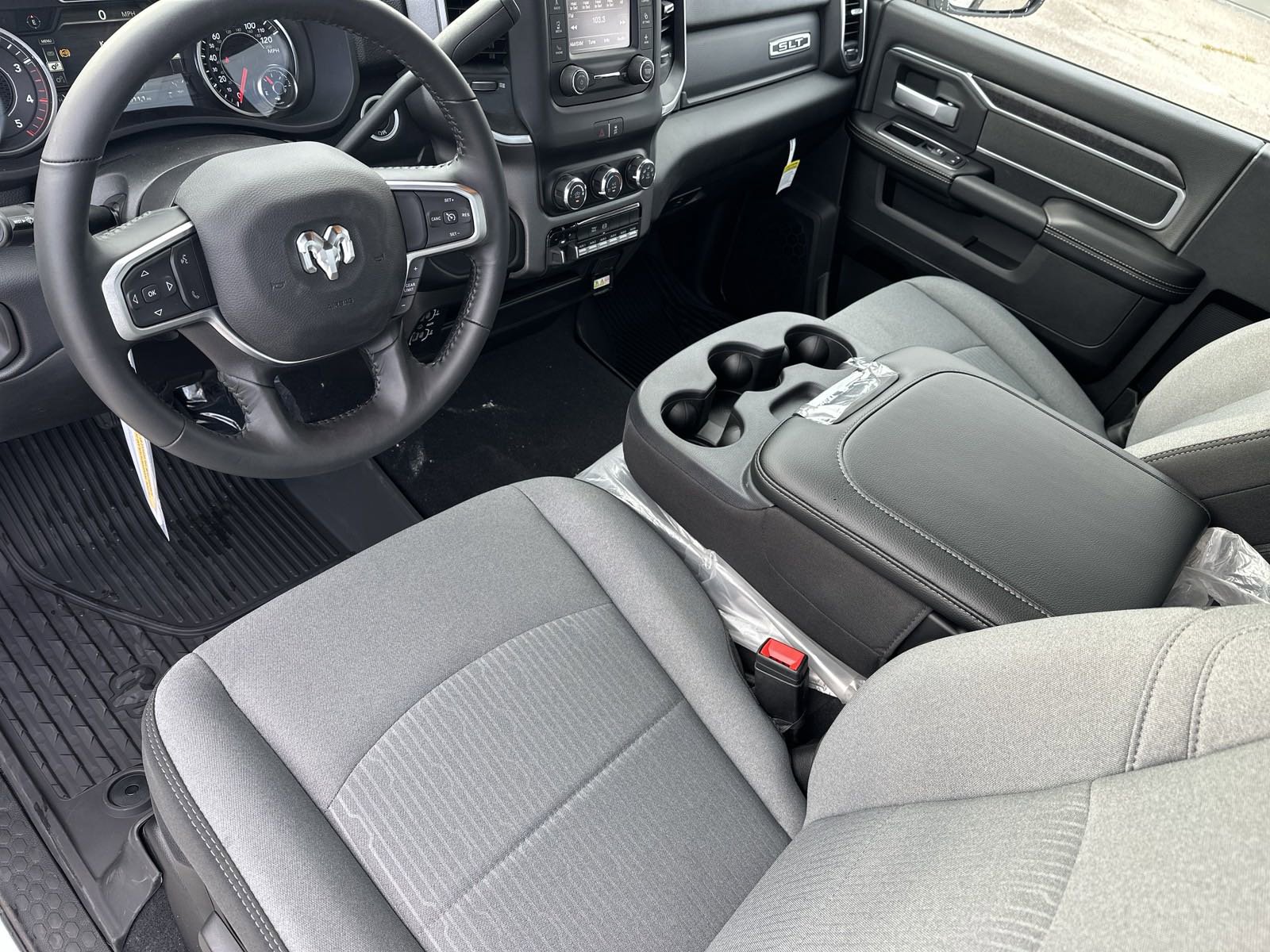 2024 Ram 3500 SLT photo 18