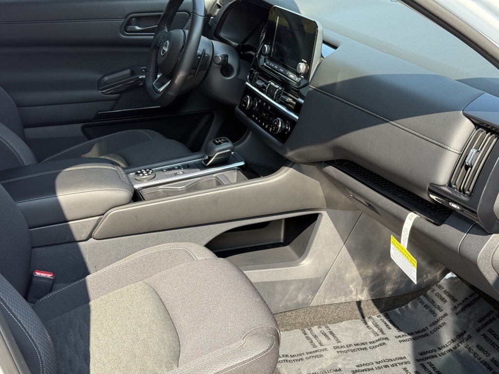 2025 Nissan Pathfinder SV photo 31