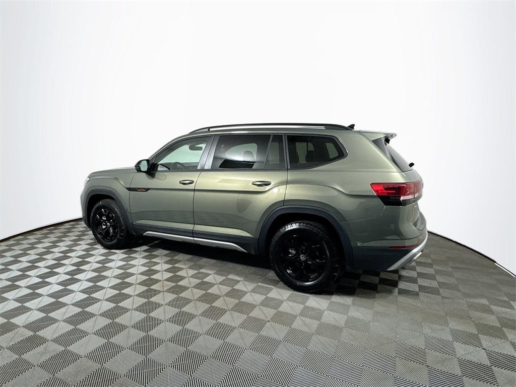 2024 Volkswagen Atlas Peak Edition SEL photo 13