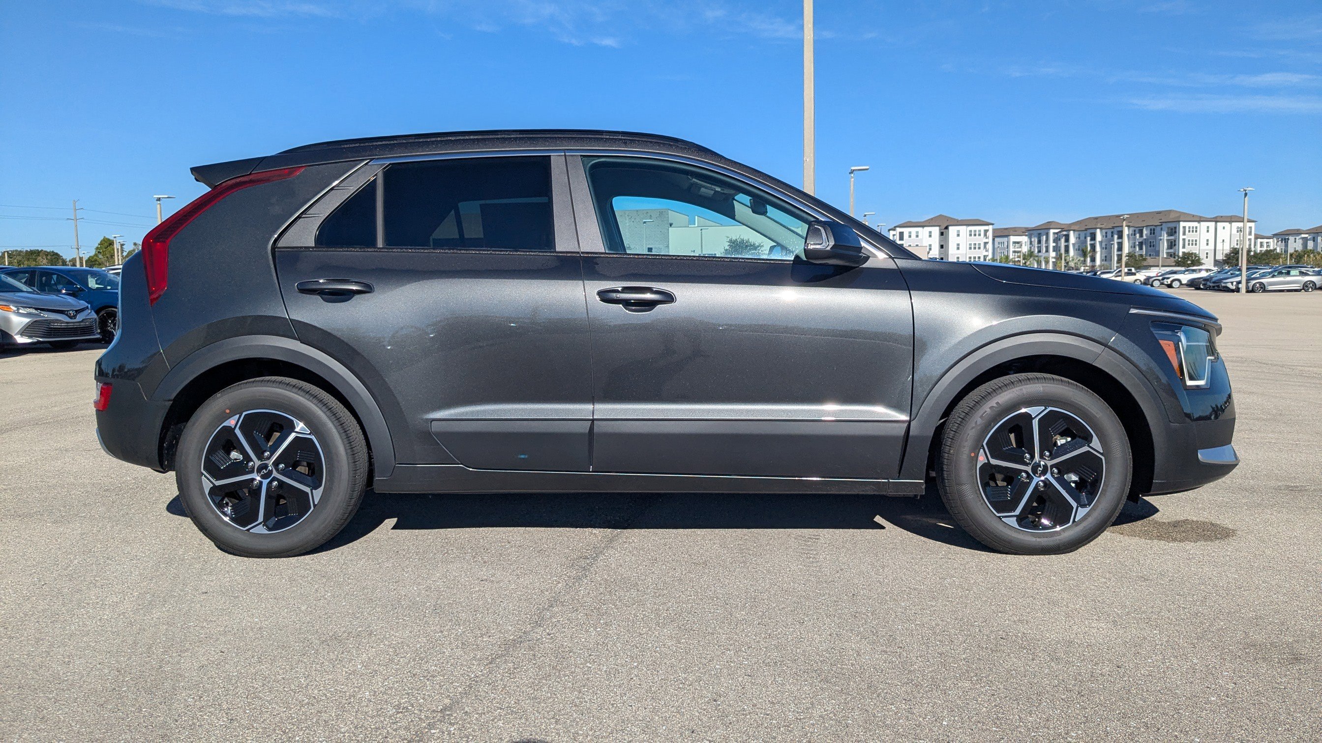 2025 Kia Niro Plug-In Hybrid EX photo 4