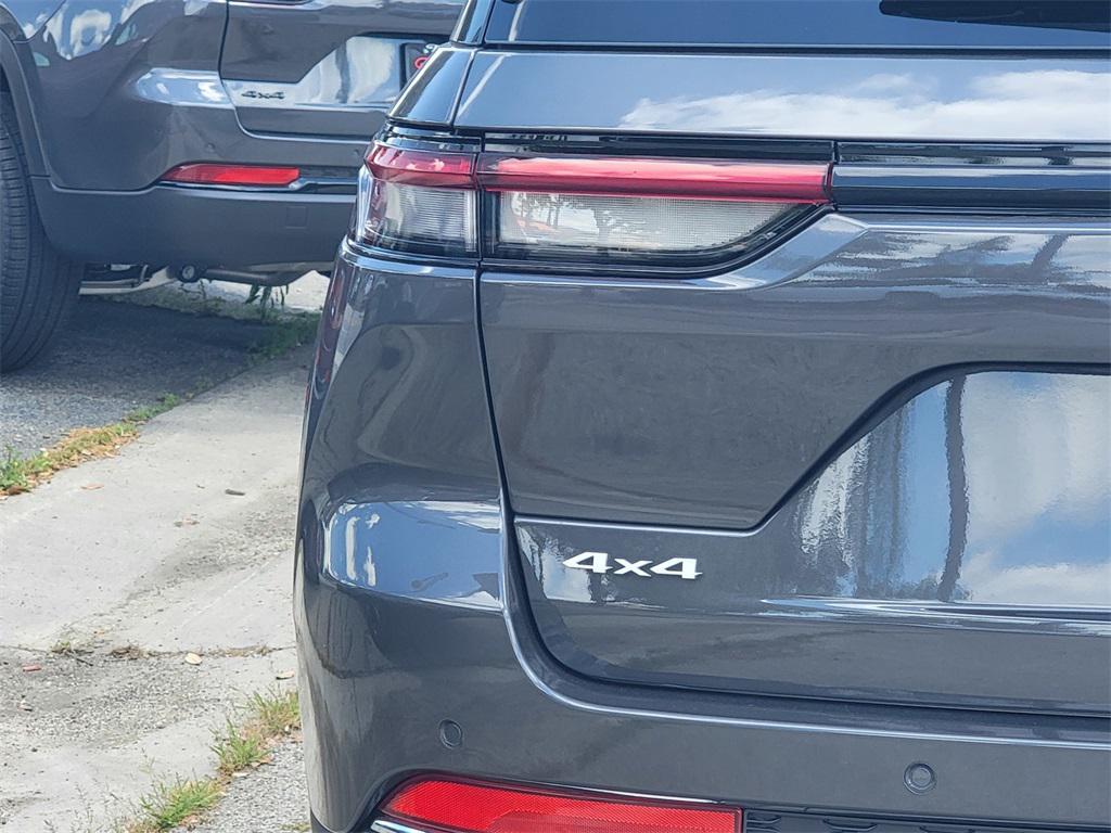 2025 Jeep Grand Cherokee Limited photo 5