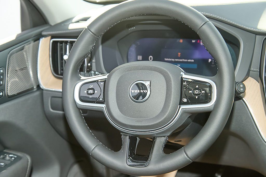 2026 VOLVO XC60 - Image 22