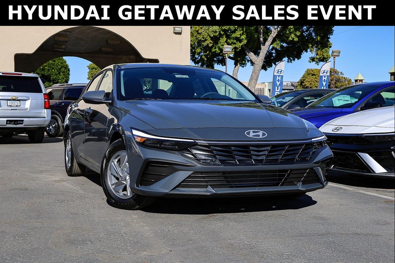 2026 Hyundai Elantra SE's photo