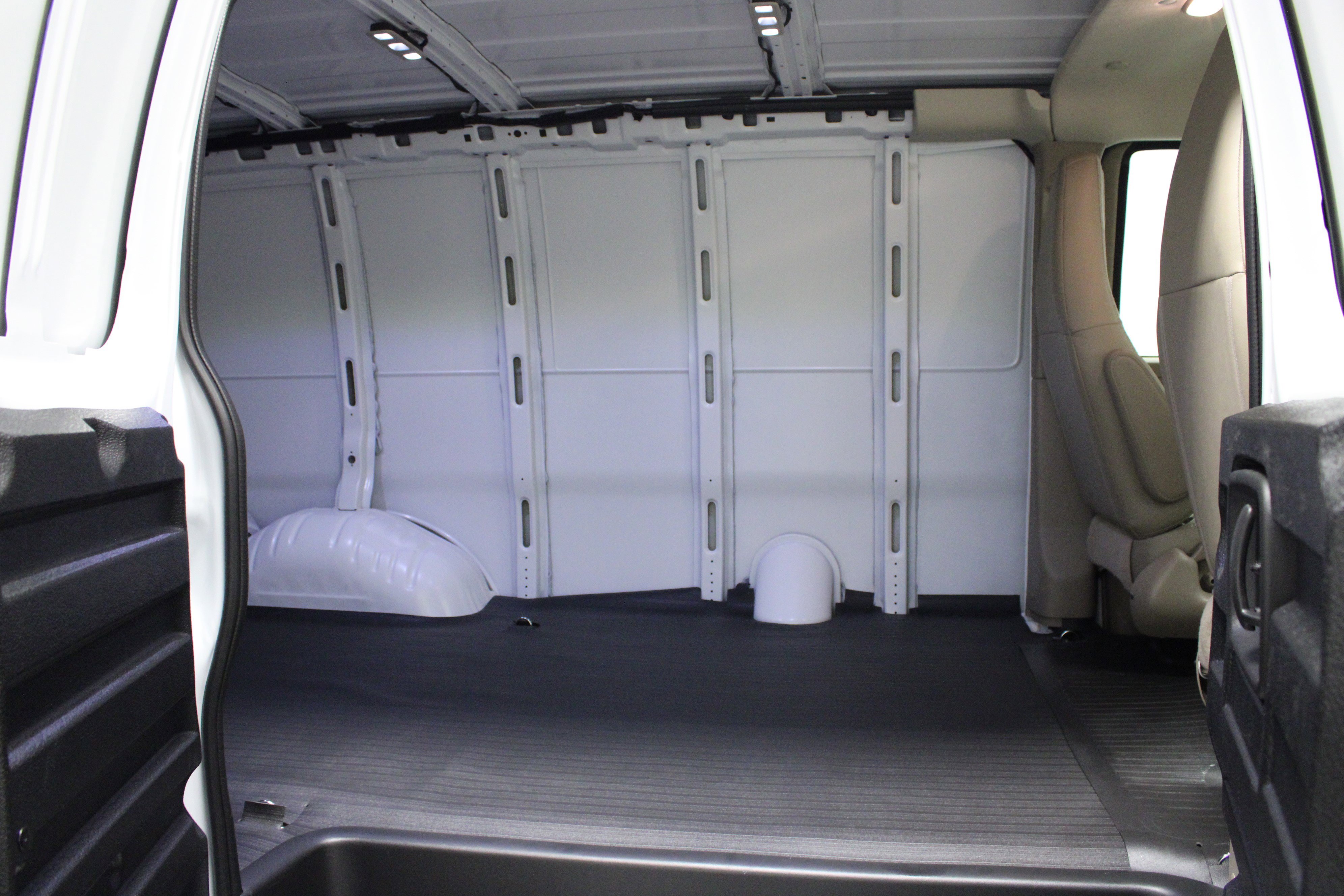 2025 Gmc Savana Cargo 2500 photo 12