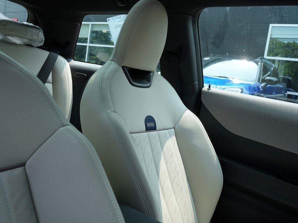 2025 Mini Cooper 2 Door Hardtop Signature photo 10