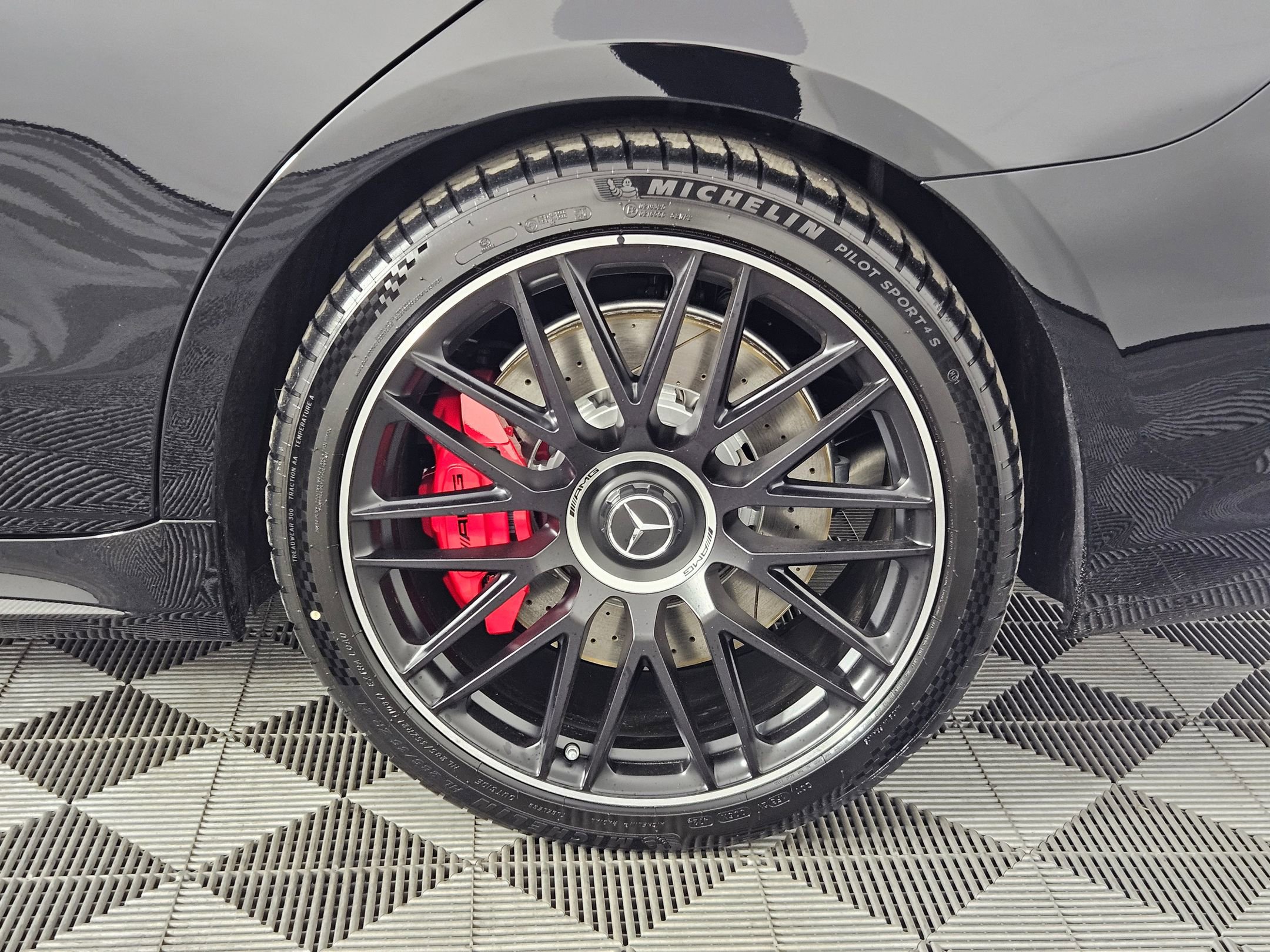 2025 Mercedes Benz S AMG 63 e 4MATIC photo 12