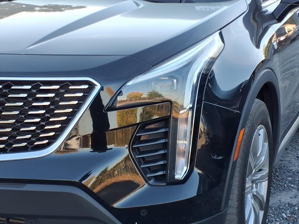 2022 Cadillac XT4 Premium Luxury photo 2