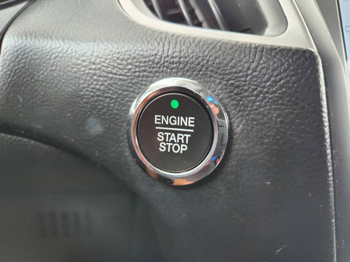 2022 Ford Edge SEL photo 25