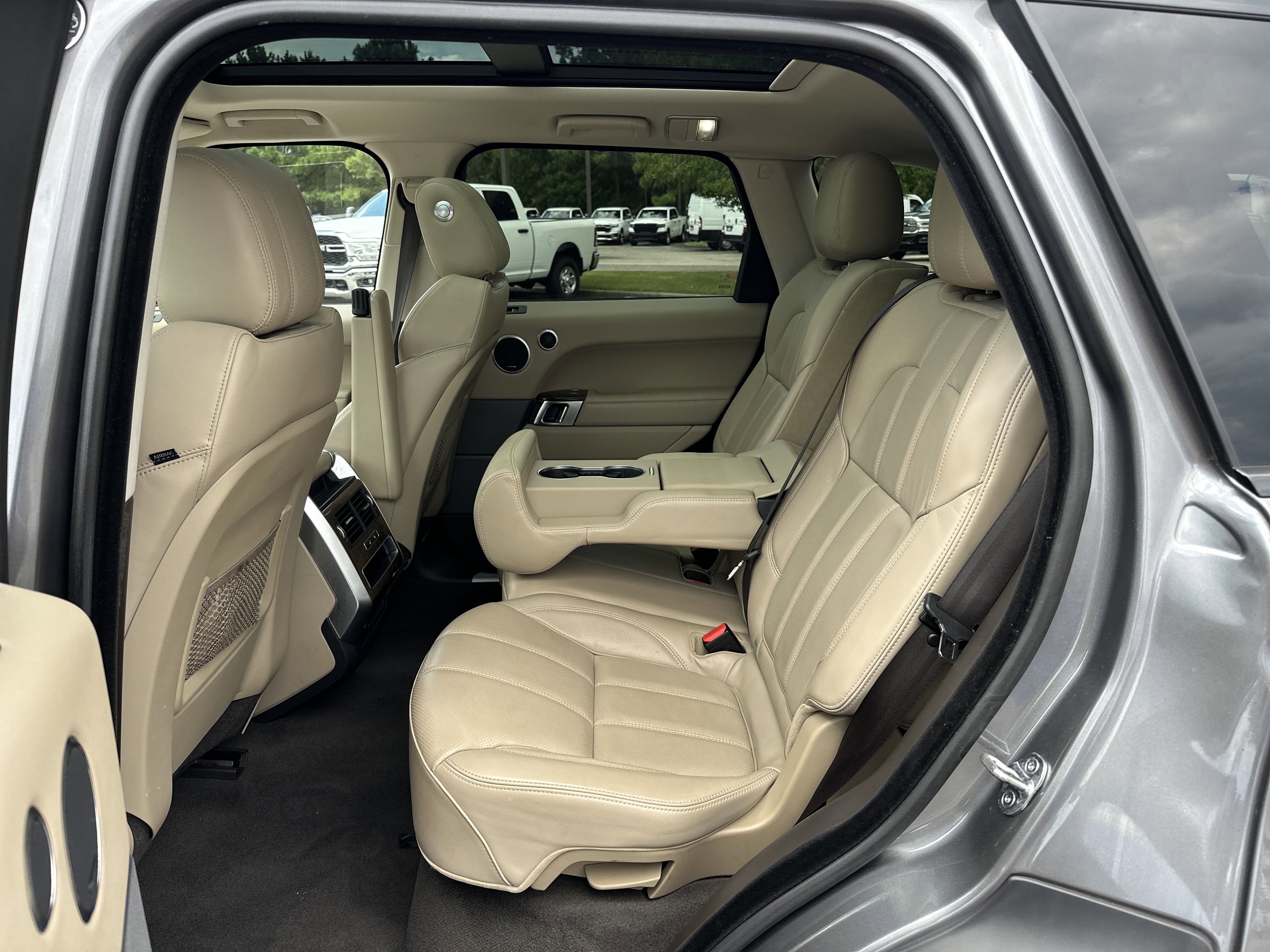2016 Land Rover Range Rover Sport HSE photo 4