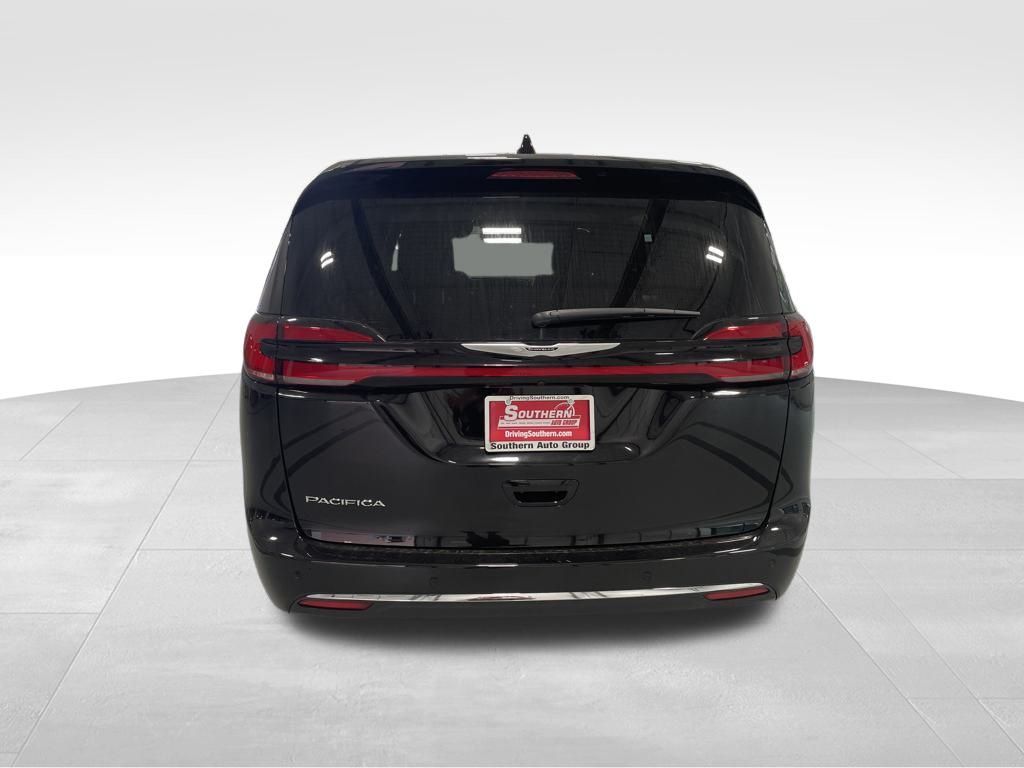 2025 Chrysler Pacifica photo 5